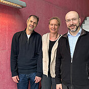 Beim Kickoff-Meeting für das ROOT-Projekt an der Uni Würzburg: Professor Jörg Müller, Professorin Claudia Künzer und Professor Samuel Kounev.